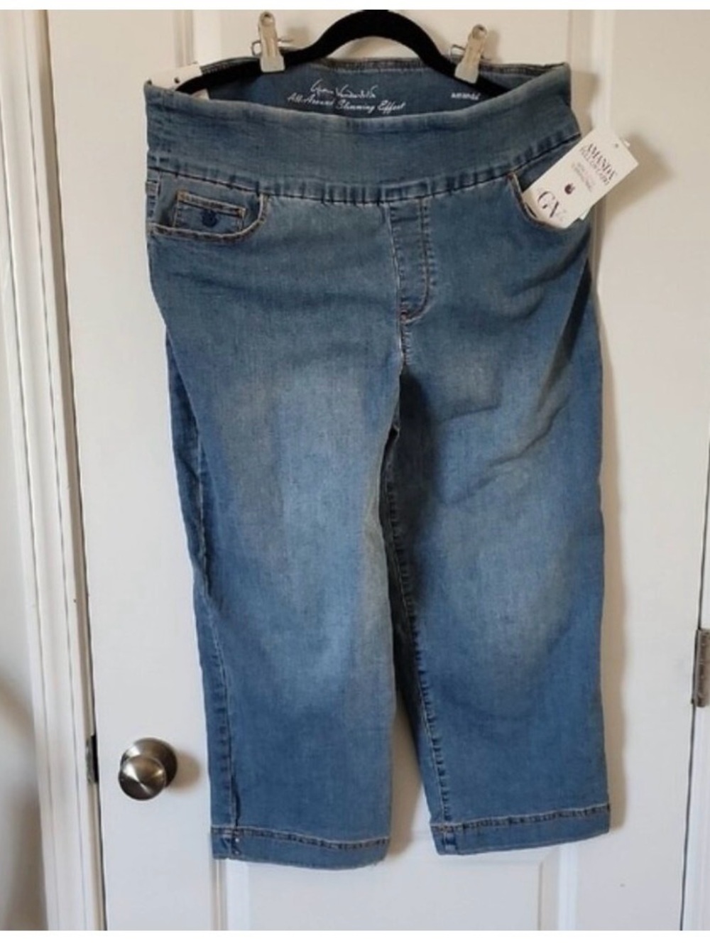 Gloria Vanderbilt Mid-Rise Light Blue Cropped Jeans Capri